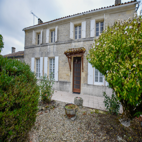 Offres de vente Maison de village Cognac 16100